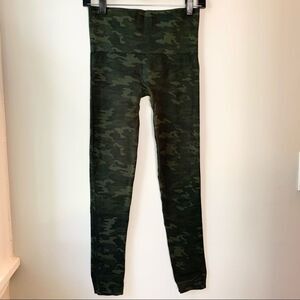 Spanx Camo Green Seamless Leggings Medium